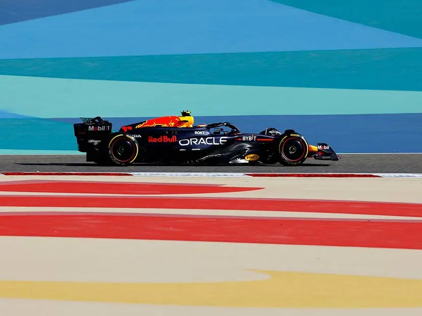 'Checo' Pérez inicia temporada con un doceavo sitio; Verstappen con fallas.