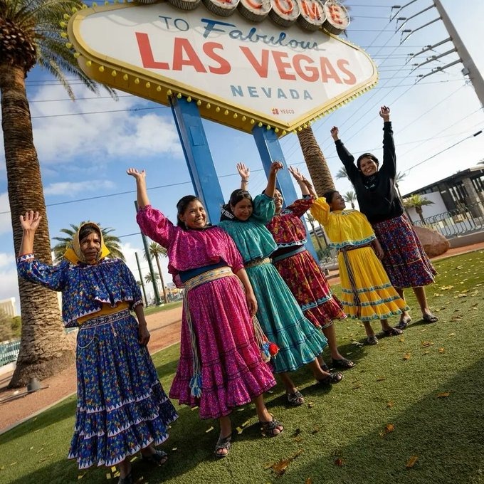 Corren de Los Ángeles a Las Vegas: mujeres rarámuris ponen en lo alto el nombre de México