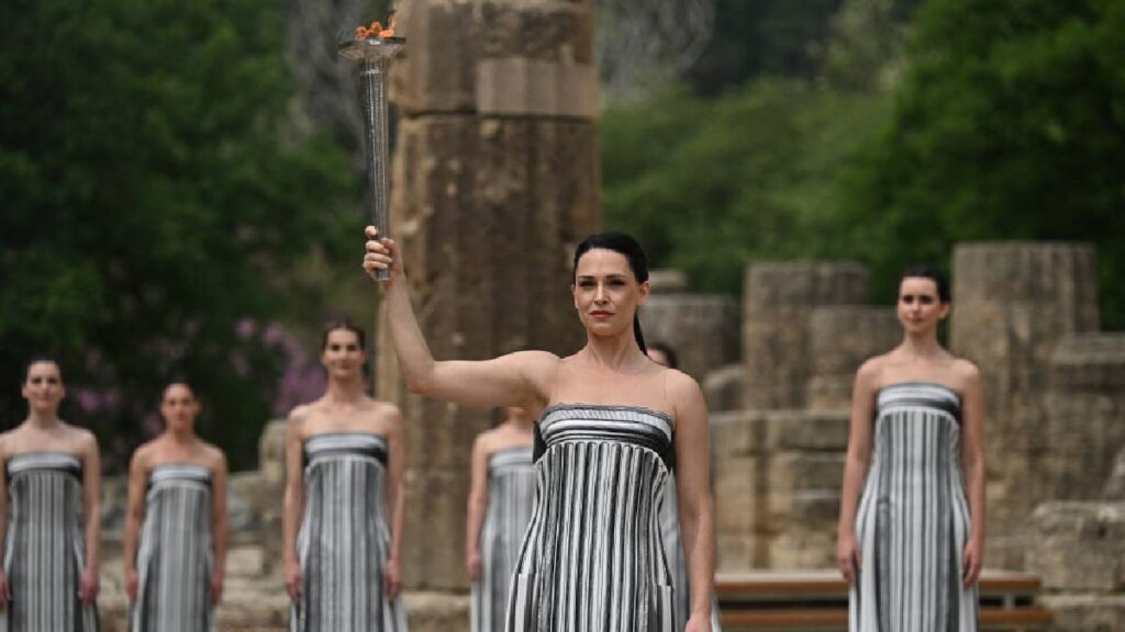 ¡Por fin! Se enciende la llama de los Juegos Olímpicos de París 2024 en Grecia